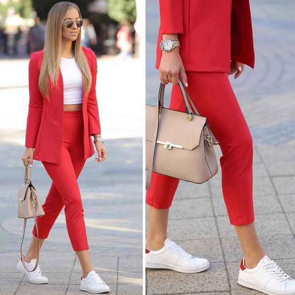 С чем носить красные джинсы и брюки 2019-2020: 12 ярких образов для стильных женщин